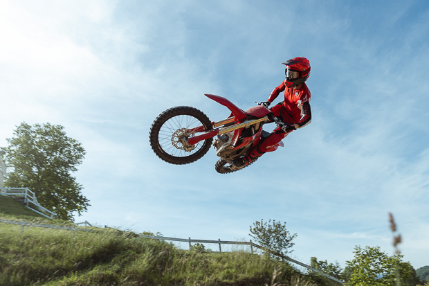 07 my27 ducati desmo450mx action 5 23