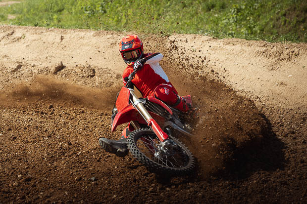 my27 ducati desmo450mx action 3 21