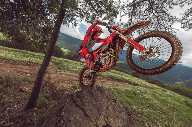 104404 enduro ec 500f my26 action 54