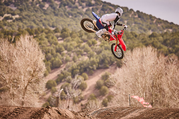 27 honda crf450r action 4 76