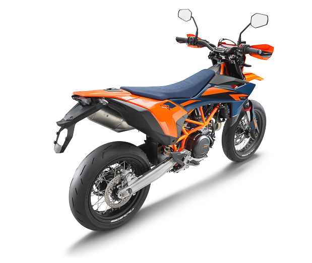 659457 my26 ktm 690 smc r 45 rear right eu spec eu global studio 8