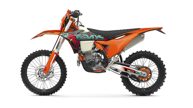 737650 my27 ktm 500 exc f 6days left side view exc 6days range studio 1
