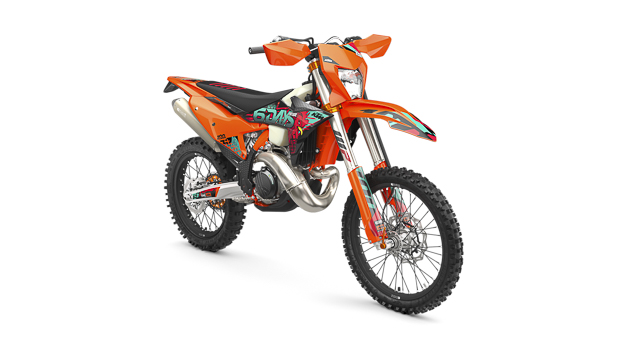 737668 my27 ktm 300 exc 6days right front view exc 6days range studio 4
