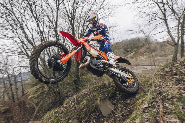 748676 my27 ktm 300 exc action exc range action 25