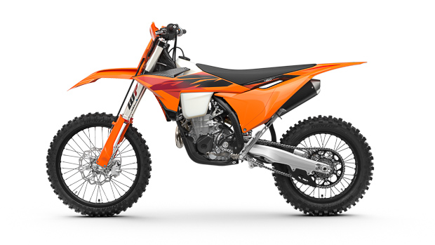 737613 my27 ktm 450 xc f left side view studio studio 3
