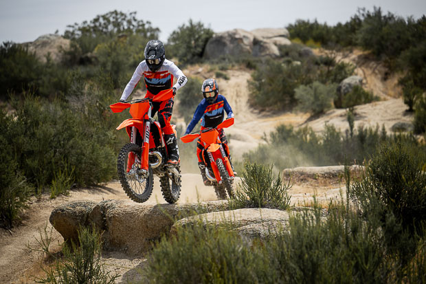 749625 2027 ktm 300 xc ktm 125 xc action action action 22