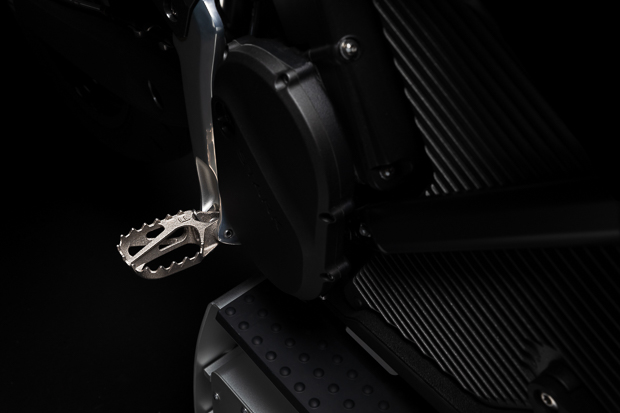 skoll black sm studio pictures footpeg 2