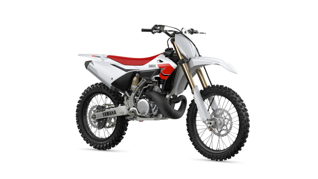 2026 yamaha yz250lcsv eu anniversary white 360 degrees 001 03 3