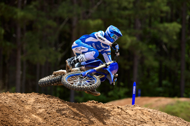 2026 yamaha yz450f eu icon blue action 007 03 14