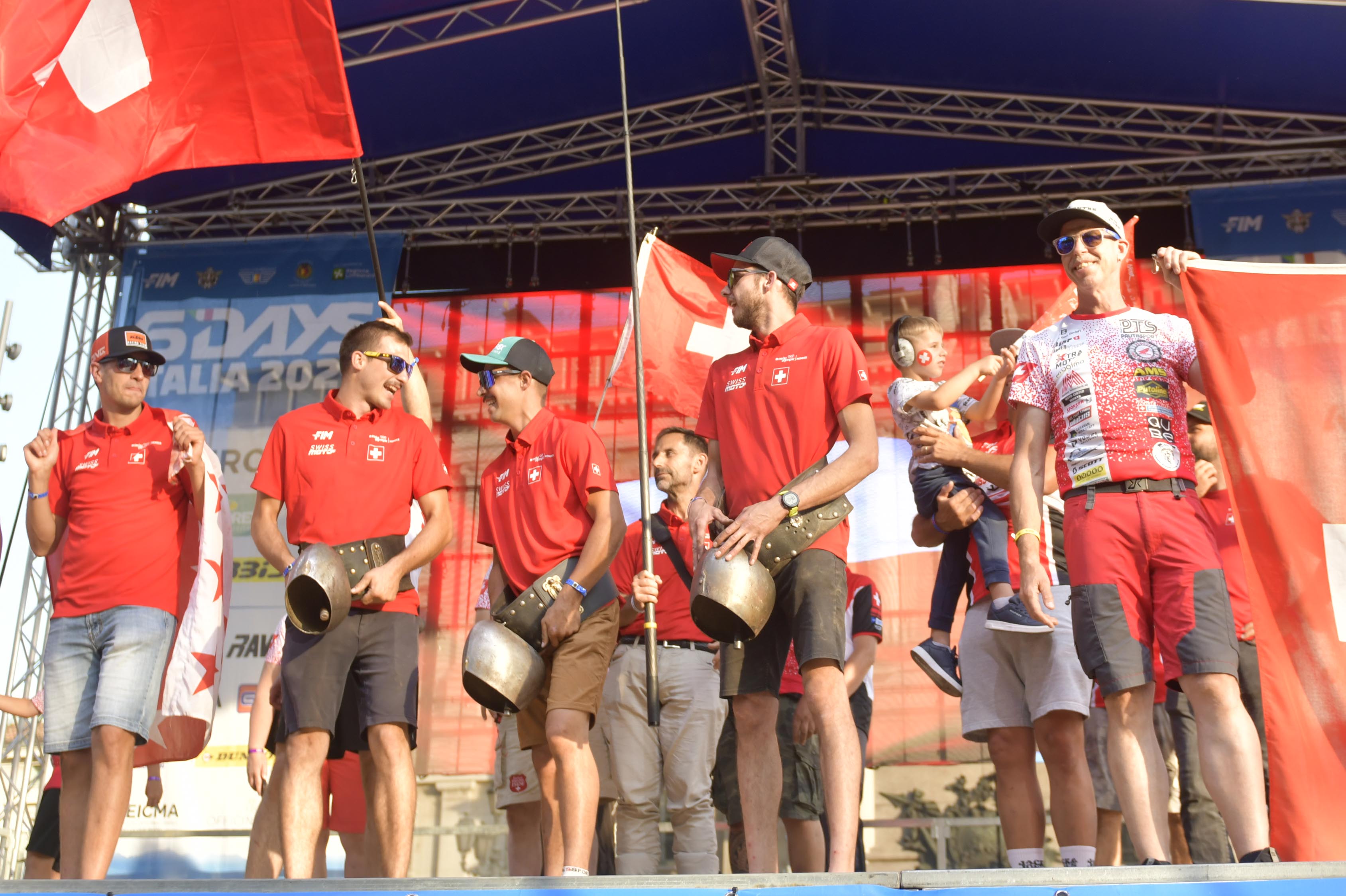2025 08 22 ambiente team schweiz mit kuhglocken